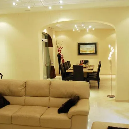 Villa Sleeps 15 With Pool And Air Con *