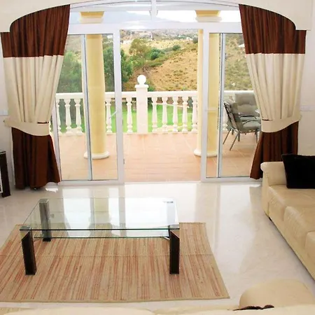 Villa Sleeps 15 With Pool And Air Con Mijas