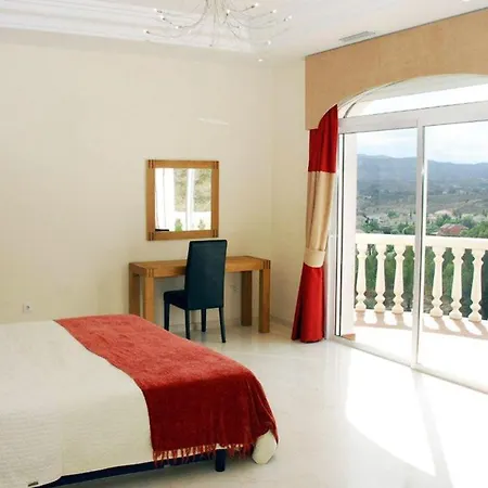 Villa Sleeps 15 With Pool And Air Con *