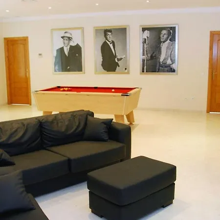 Villa Sleeps 15 With Pool And Air Con Mijas